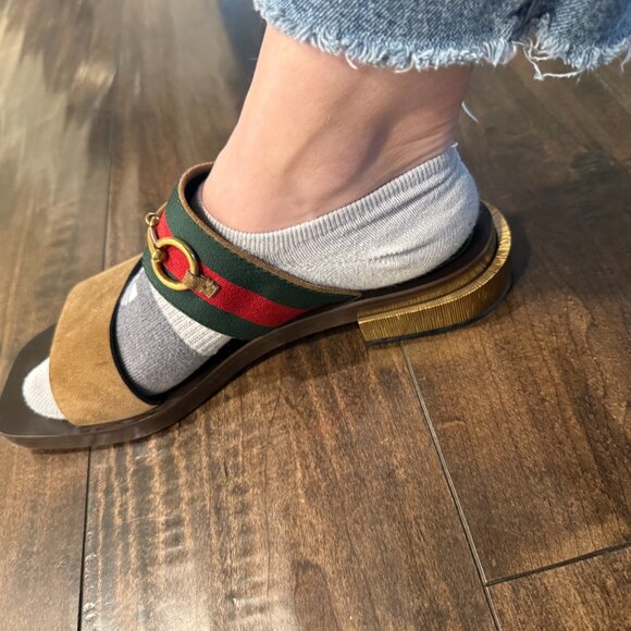 Gucci Women’s 39+ Suede Flat Gold Heel - Picture 10 of 10